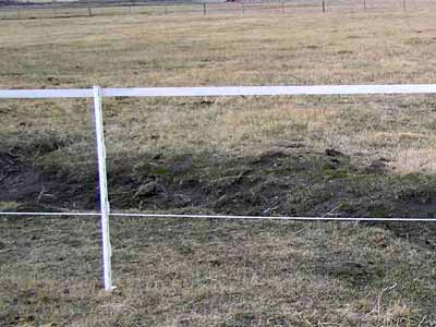 Electric fence in the form of ribbon wire