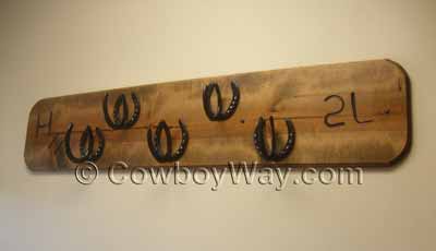 Horseshoe decor: A coat rack with horseshoe hangers