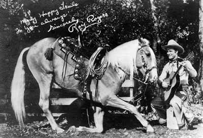 Trigger bowing while Roy playes the guitar