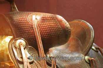 A bear trap saddle