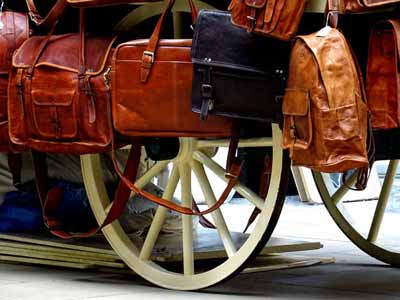 Western messenger bags made of leather