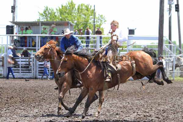 Ranch Bronc Riding, Moline - Photo 22