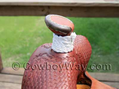 How to wrap a saddle horn with rubber: Photo of an unwrapped horn