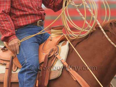 A roper dallies to the horn of a Western saddle